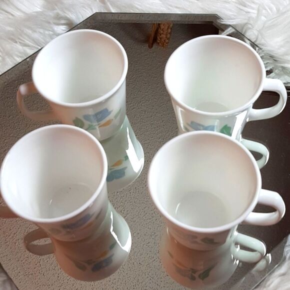 Corelle  4 Tulip  Vintage Coffee /Tea  Cups - Picture 4 of 9